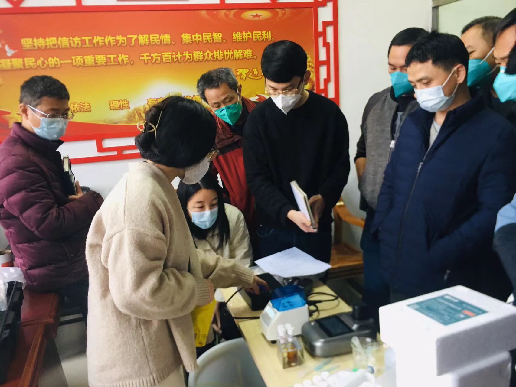 廣州市某環(huán)境生態(tài)局便攜式水質(zhì)多參數(shù)檢測(cè)儀裝機(jī)培訓(xùn)